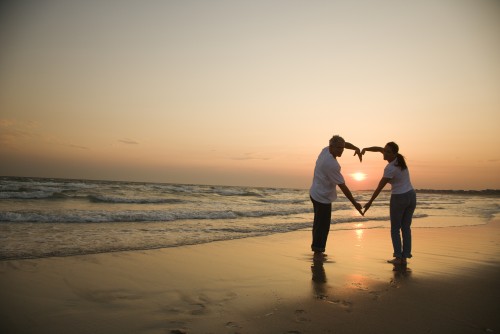 اوجدوا الوقت لشركاء حياتكم...قبل ان .... روائع القصص In+love+couple3-saidaonline