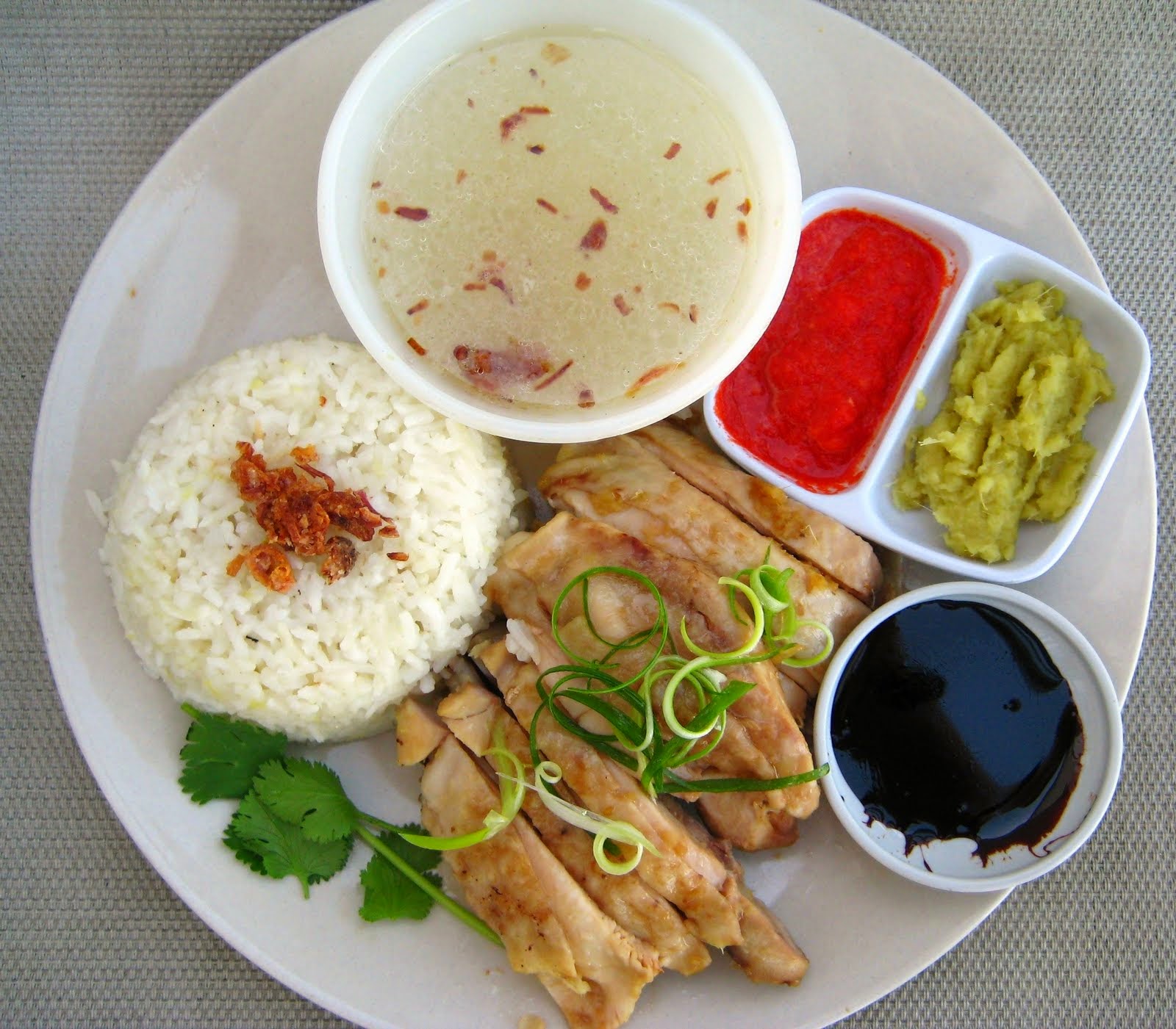 Pollo Con Arroz Al Estilo Hainan
