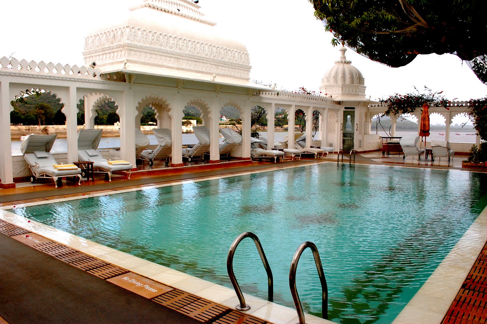 Passion For Luxury : Taj Lake Palace in Udaipur, India