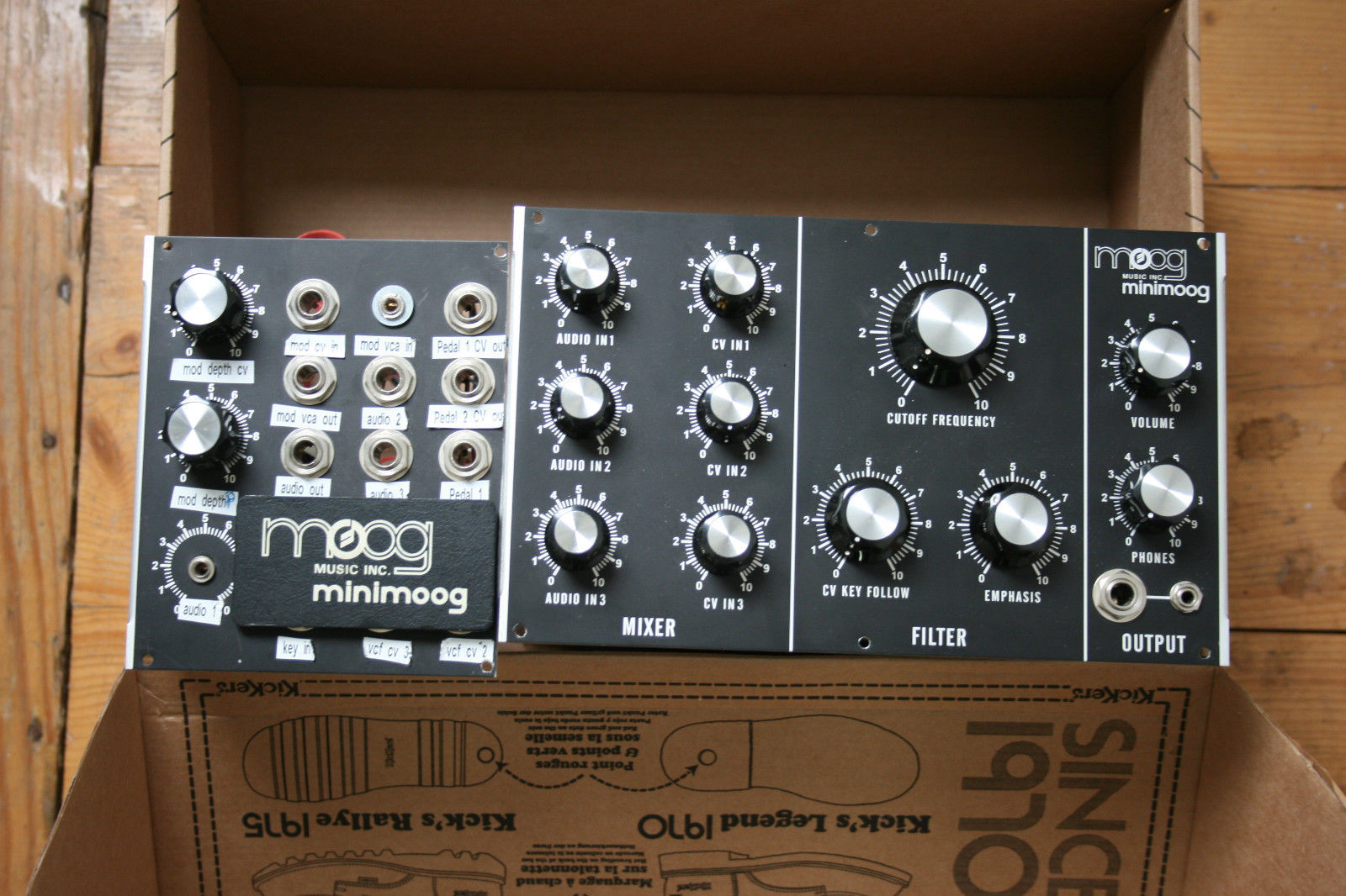 MATRIXSYNTH VINTAGE 1973 MINIMOOG FILTER / VCA / MIXER IN EURORACK FORMAT