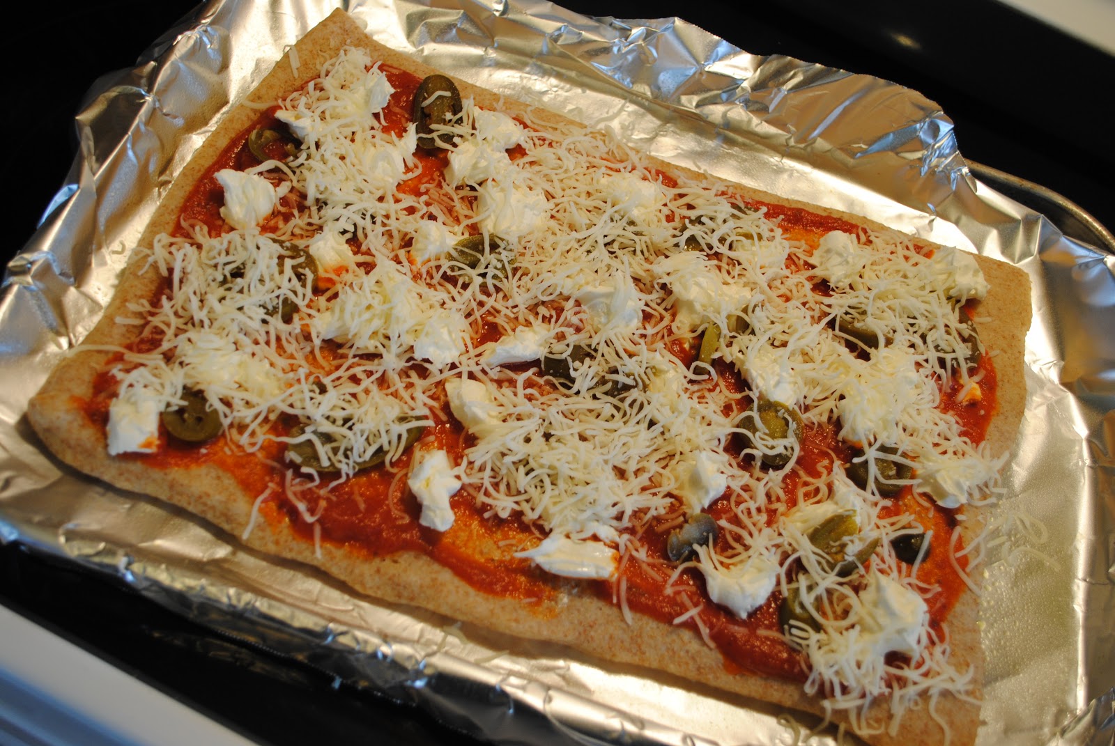 chores and chandeliers Jalapeno Popper Pepperoni Pizza {Suzi Homefaker