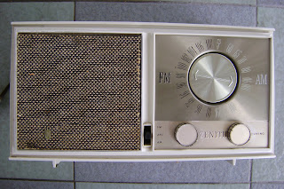 Zenith Model M723 tube radio ( Used ) Sold Zenith+t+radio+front