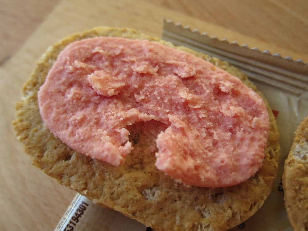 Review Quaker Strawberry Oat & Yogurt Sandwich Biscuits Brand Eating