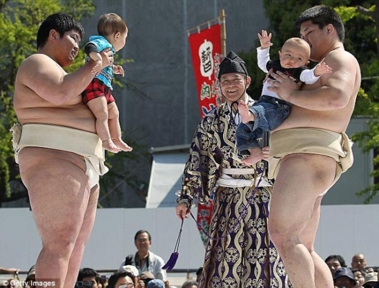 Lễ hội Nakizumou Matsuri - Lễ hội dọa trẻ con khóc