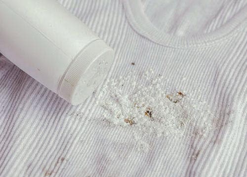 Cách tẩy vết ố bẩn trên quần áo trắng không cần thuốc tẩy 2