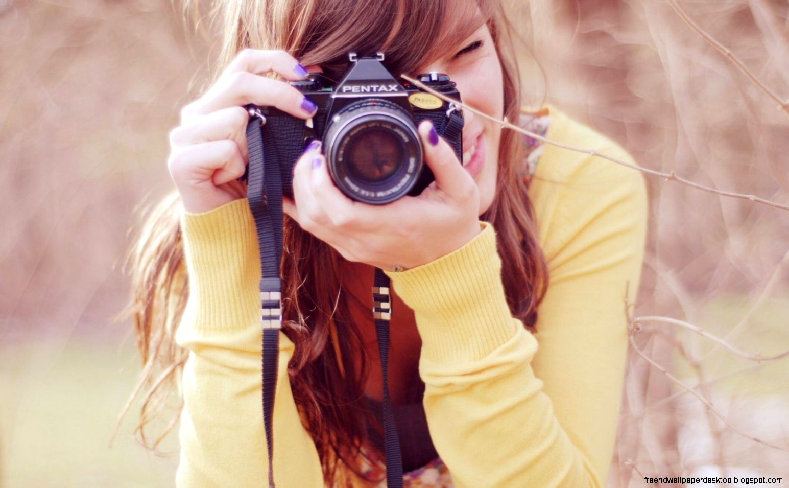 Camera Girl Mood Bokeh HD Wallpaper FreeWallsUp Camera Girl Mood Bokeh HD Wallpaper FreeWallsUp