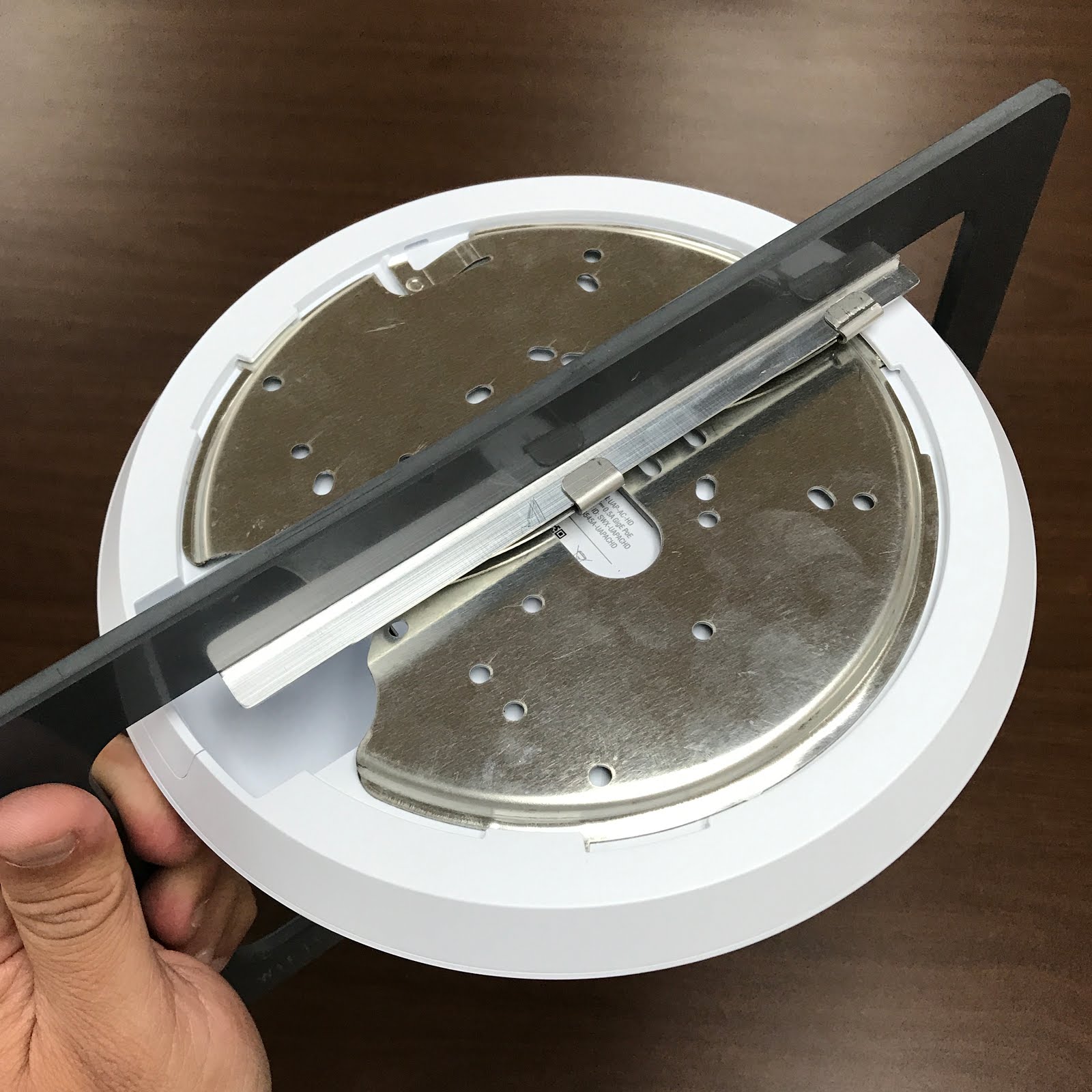 Wireless Nerd First look Ubiquiti UniFi Access Point TRail Mount for