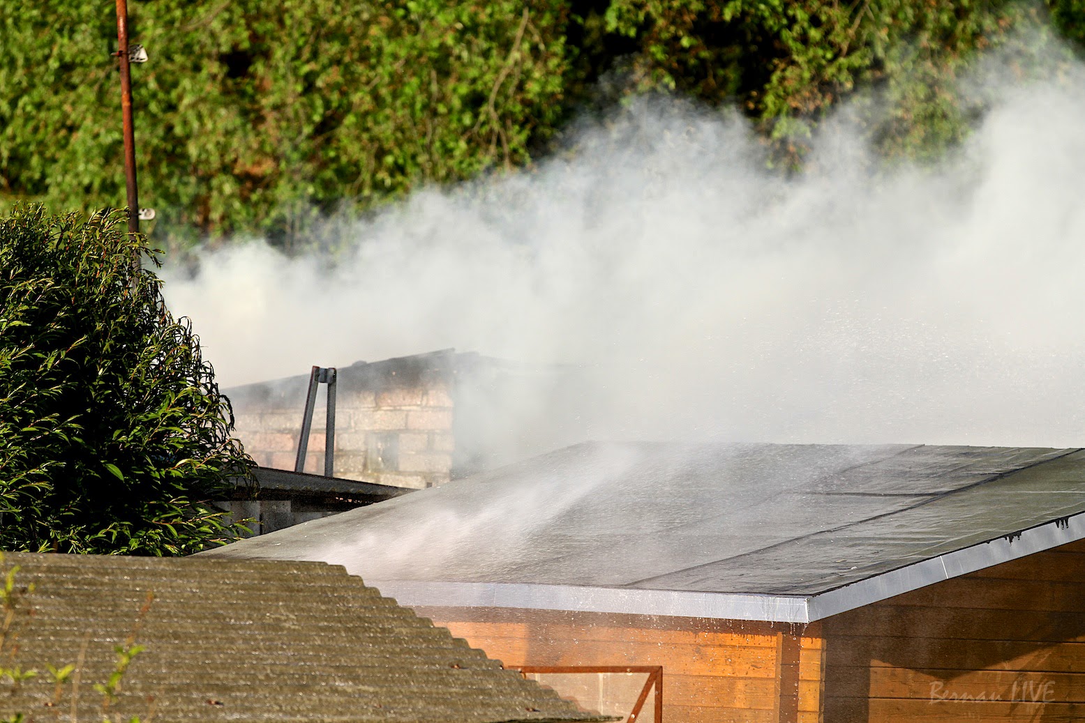 Bernau: Grosseinsatz der Feuerwehr - Bungalow Brand... 72 Bernau LIVE - Dein Stadtmagazin für Bernau bei Berlin