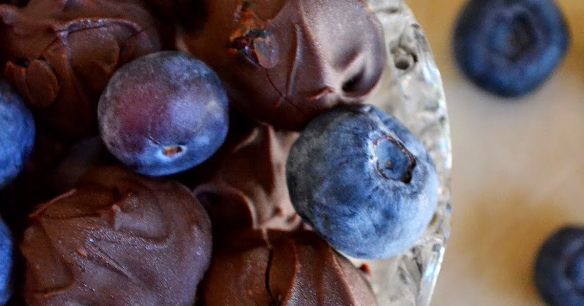 Simple Savory & Satisfying Chocolate Covered Blueberries