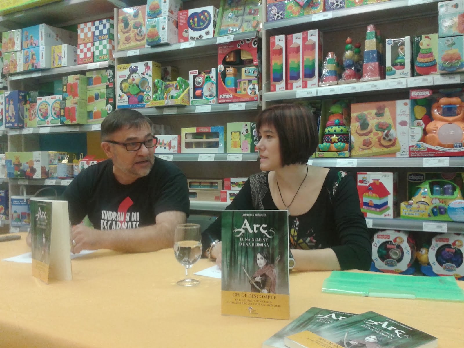 Presentació del llibre "Arc. El naixement d'una heroïna"