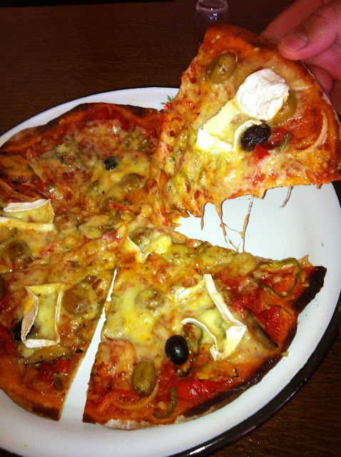 evde pizza yapimi,resimli, pizza tarifleri