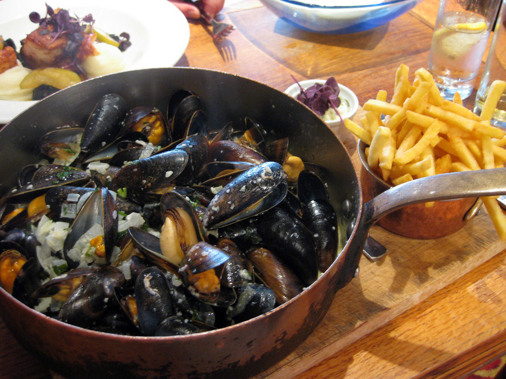 Nomadosophy Food Mood MoulesFrites / Mussels and Fries