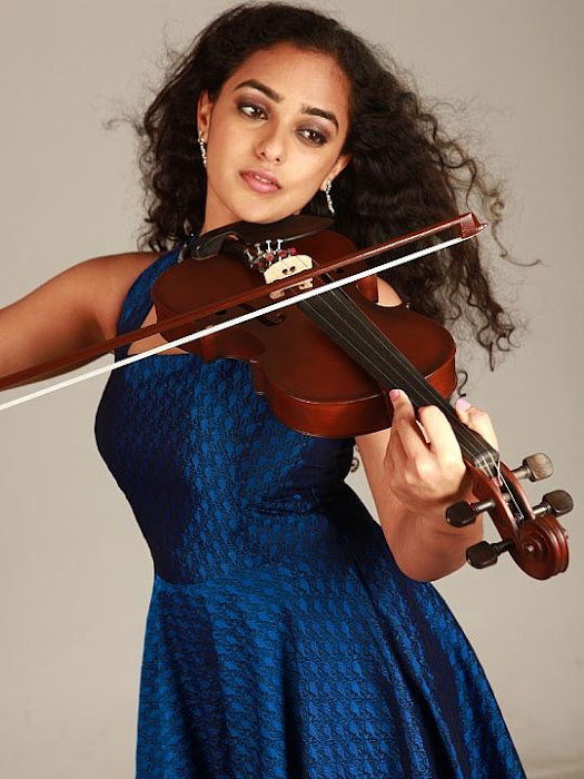 nithya menon spicy in blue dress unseen pics