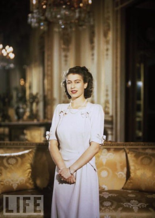 Pop Culture And Fashion Magic: Young Queen Elisabeth II photos
