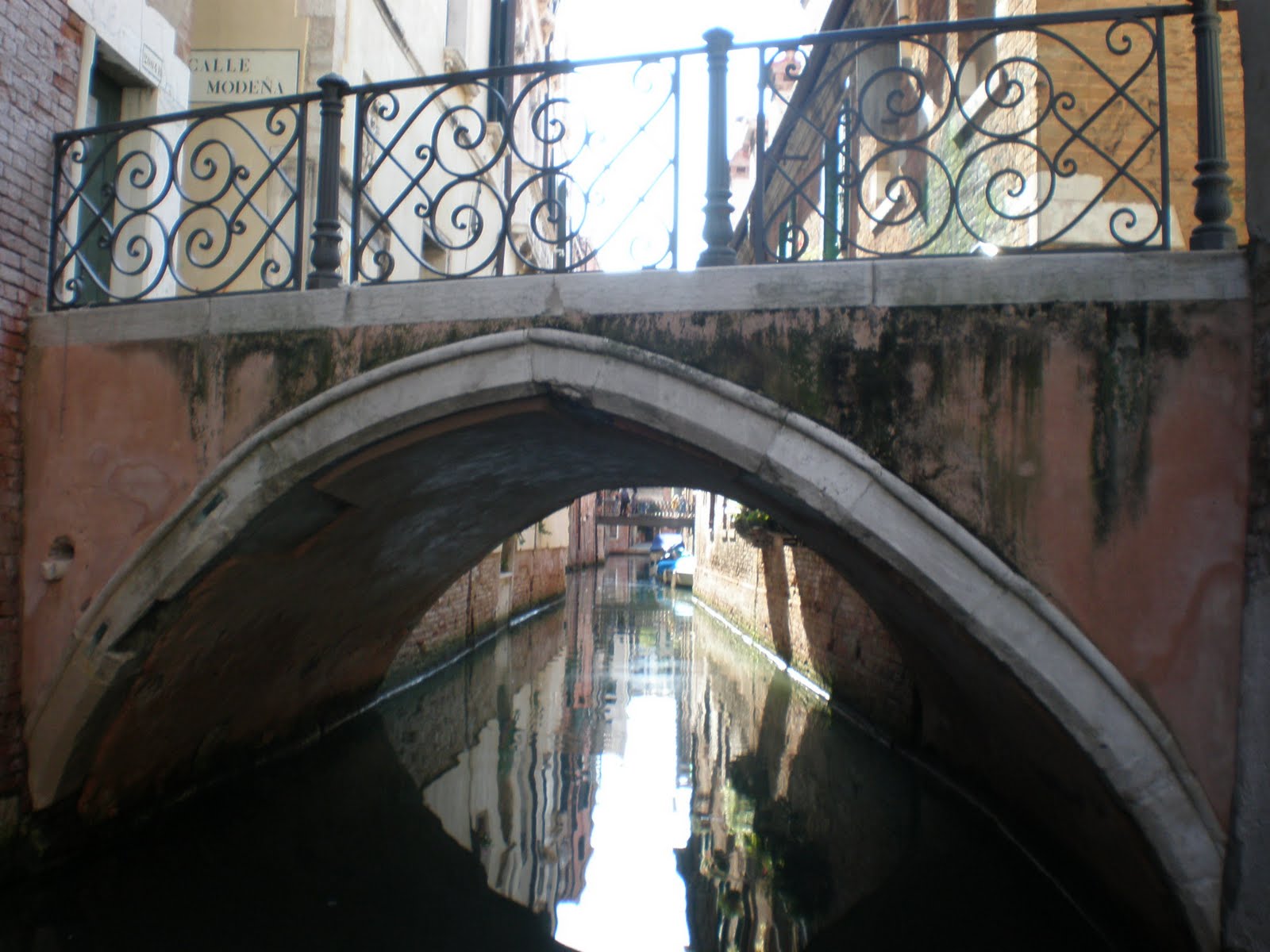Venezia Ponte del Modena e l'angelo portascudo dopo il ponte