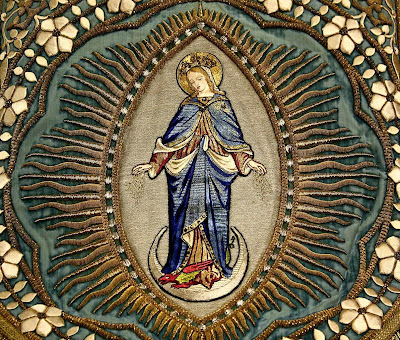 Imaculada Conceição, detalhe de paramento sacerdotal bordado por dominicanas inglesas Imaculada Conceição, detalhe de paramento sacerdotal bordado por dominicanas inglesas