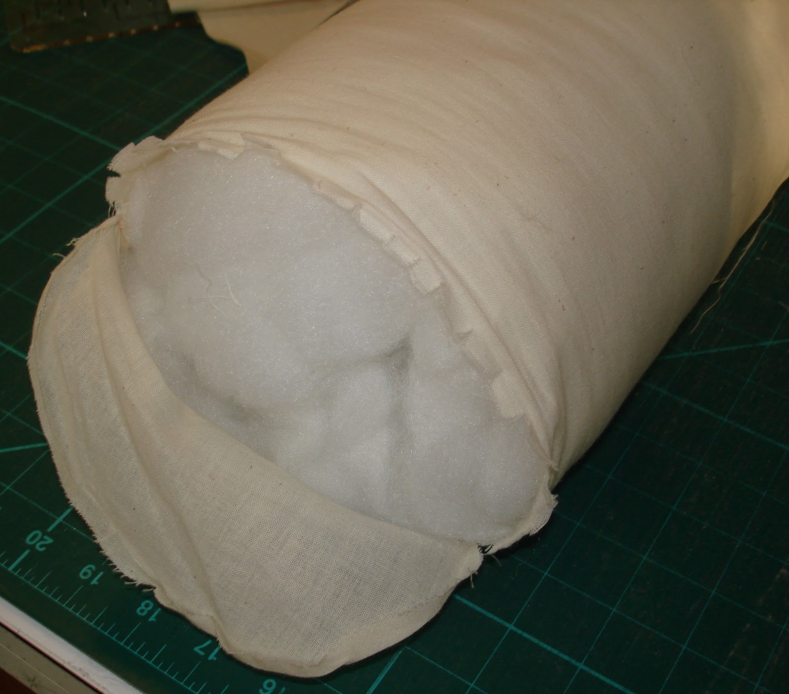 Diary of a madkapquilter Tutorial Neck Roll Pillow Form