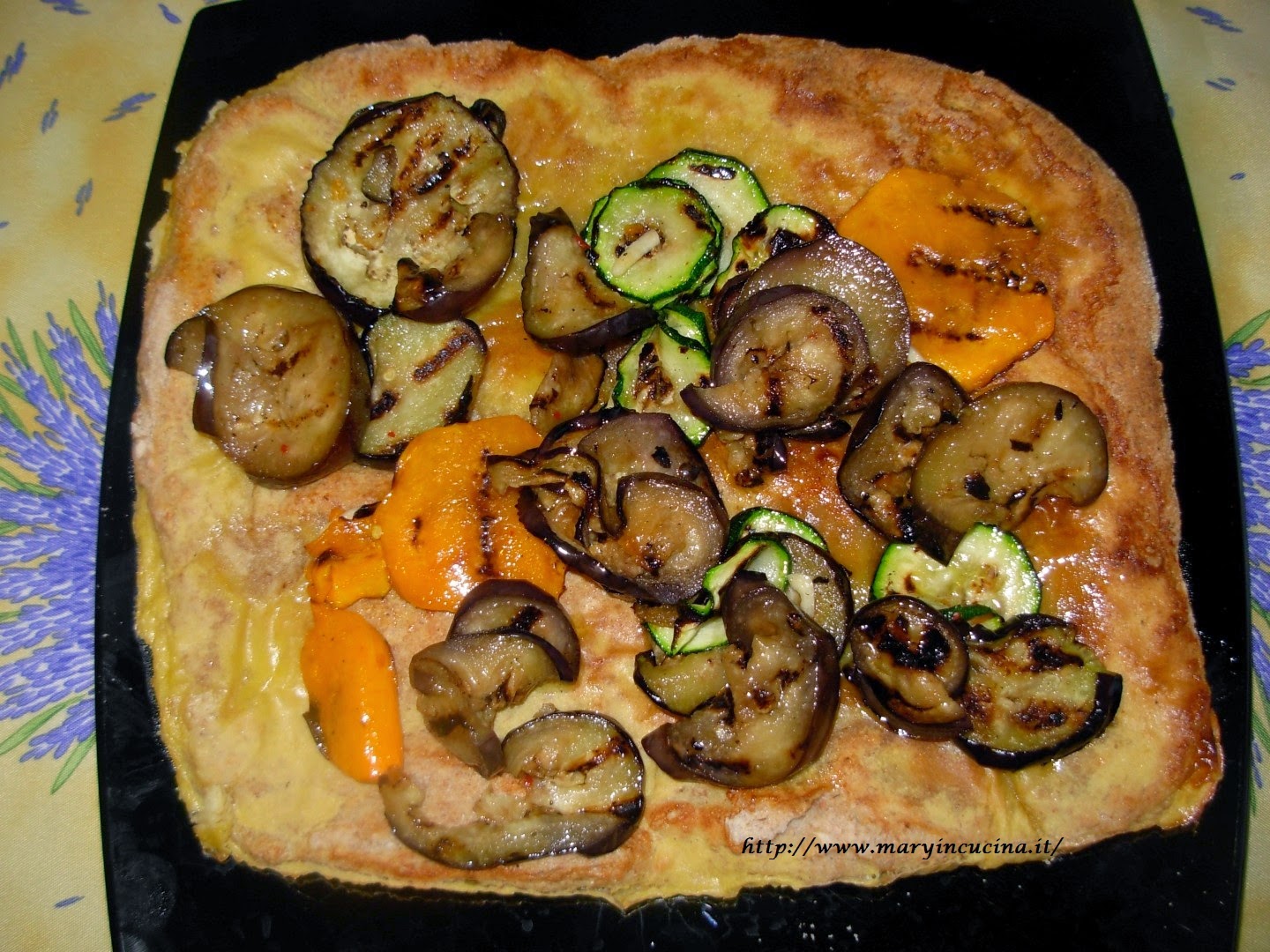 Pizza-farinata con verdure grigliate