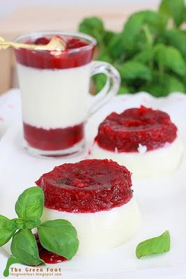 Panna cotta cu jeleu de fructe