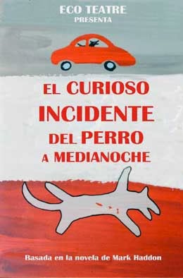 El curioso incidente del perro a medianoche es una novela que se parece a ninguna otra. Elegiada con entusiaso por autores consagrados como Oliver Sacks e Ian McEwan, ha merecido la aprobación masiva de los lectores en todos los países donde se ha publicado, además de galardones como el Premio Whtibread y el Premio de la Co mmonwealth al Mejor Primer Libro.Su protagonista, Christopher Boone, es uno de los más originales que han surgido en el panorama de la narrativa internacional en los últimos años, y está destinado a convertirse en un héroe literario universal de la talla de Oliver Twist y Holden Caulfield. A sus quince años, Christhoper Boone, conoce las capitales de todos los países del mundo, puede explicar la teoría de la relatividad y recitar los números primos hasta el 7.507 pero le cuesta relacionarse con otros seres humanos. Le gustan las listas, los esquemas y la verdad, pero odia el amarillo, el marrón y el contacto físico. Si bien nunca ha ido solo más allá de la tienda de la esquina, la noche que el perro de la vecina aparece atravesado por un horcón, Christopher decide iniciar la búsqueda del culpable.