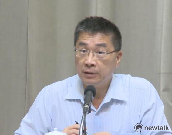 行政院發言人徐國勇今(8)天表示,這幾天還是會維持公務機關下午1時至3時尖峰時段的「節電」措施,直至13日和平電廠電塔修復完成為止。 行政院發言人徐國勇今(8)天表示,這幾天還是會維持公務機關下午1時至3時尖峰時段的「節電」措施,直至13日和平電廠電塔修復完成為止。