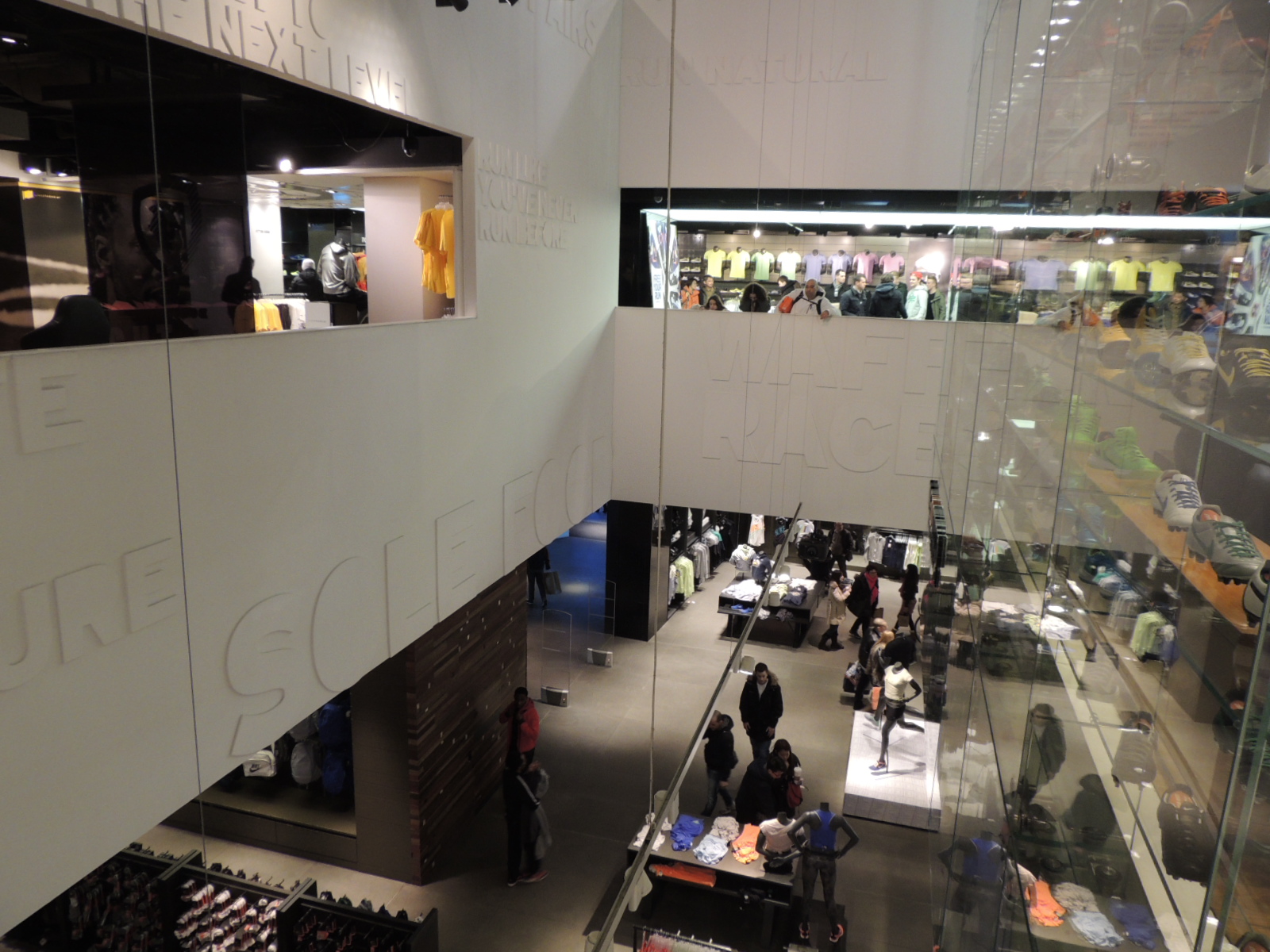 Niketown Oxford Circus - Ministerio de diseño