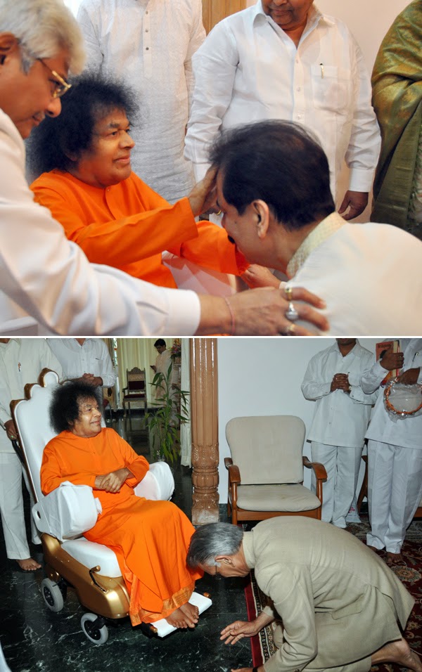 Swami blesses Mr.Subrata Roy (above) and Mr.Shivraj Patil (below)-Hadshi Mumbai diaries - Sri Sathya Sai Baba Experiences shared By Swami's Student Arvind