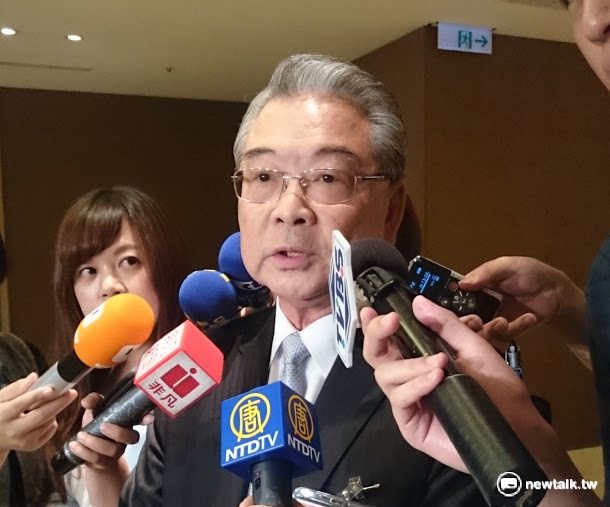 工總董事長許勝雄10日表示,一例一休目前最大的爭議是加班彈性受到嚴格限制,不但影響雇主排班,也使勞工失去加班機會,對勞資雙方皆不利。 工總董事長許勝雄10日表示,一例一休目前最大的爭議是加班彈性受到嚴格限制,不但影響雇主排班,也使勞工失去加班機會,對勞資雙方皆不利。
