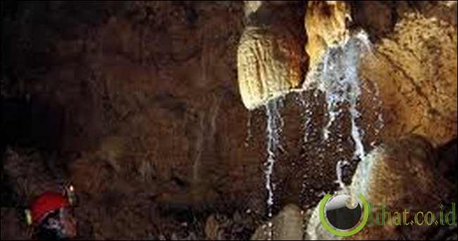 Air terjun Gua Liang Puruk, Kalimantan Tengah Air terjun Gua Liang Puruk, Kalimantan Tengah