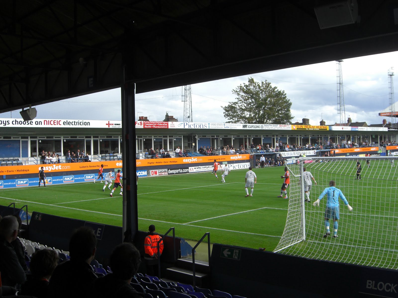 Groundhopper United 2011 Stadium 54 Kenilworth Road