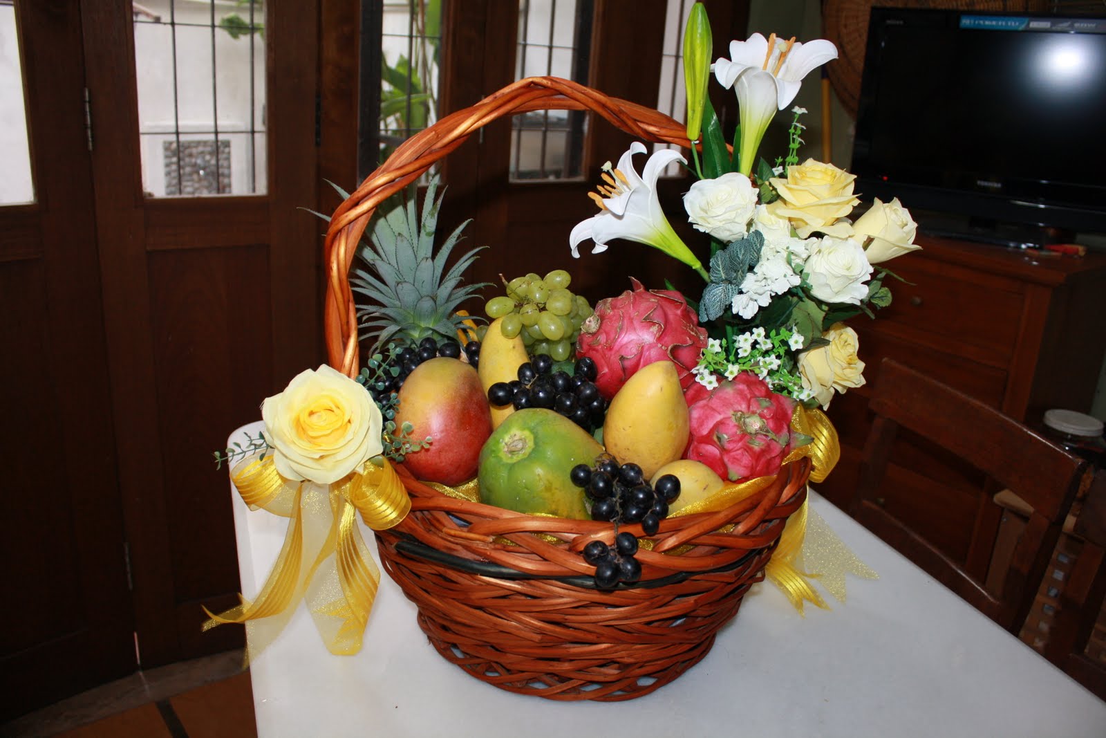 cek mek zue fruit basket... today in history for Zue's Oven...