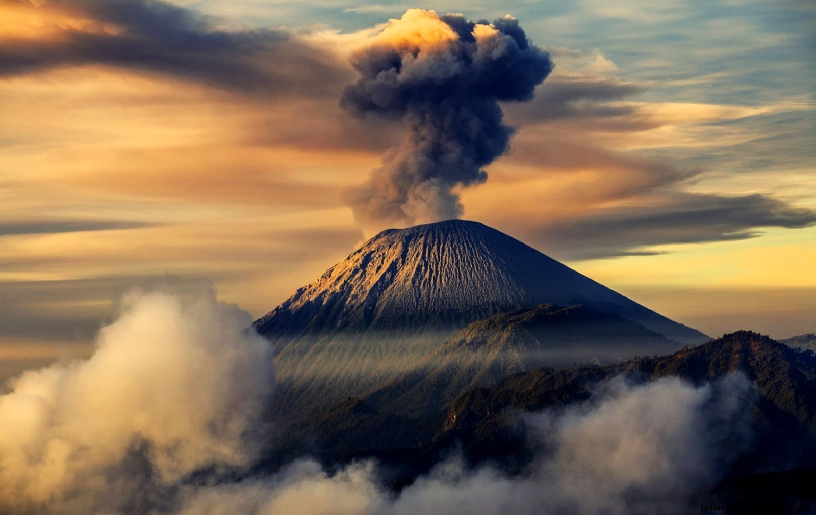 Desktop Volcano Eruption Desktop Volcano Eruption