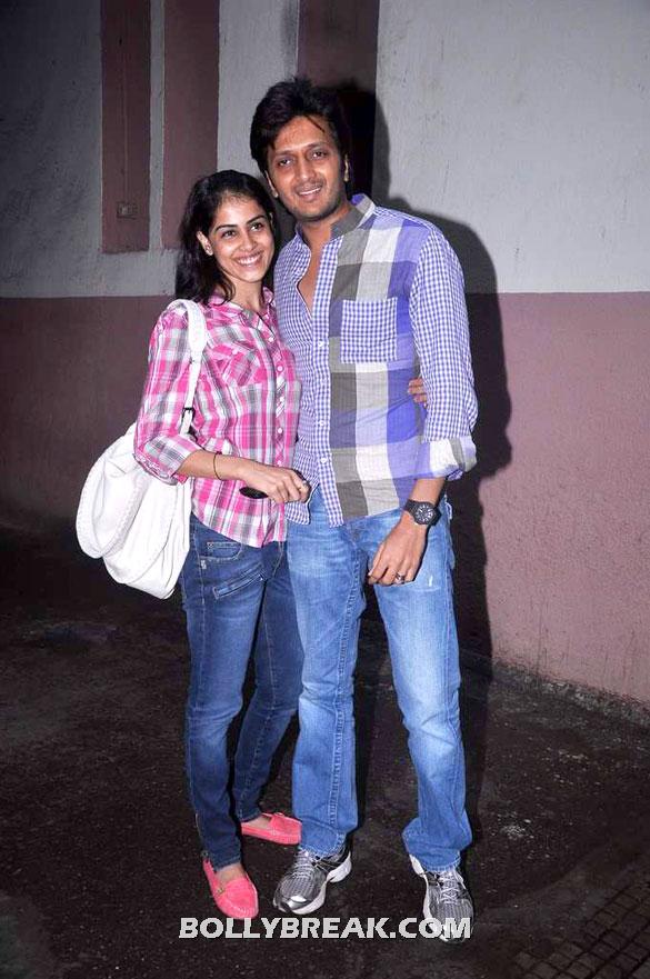 Genelia Dsouza, and Riteish Deshmukh both wearing jeans and a checkered shirt - (4) - Riteish & Genelia came to Watch 