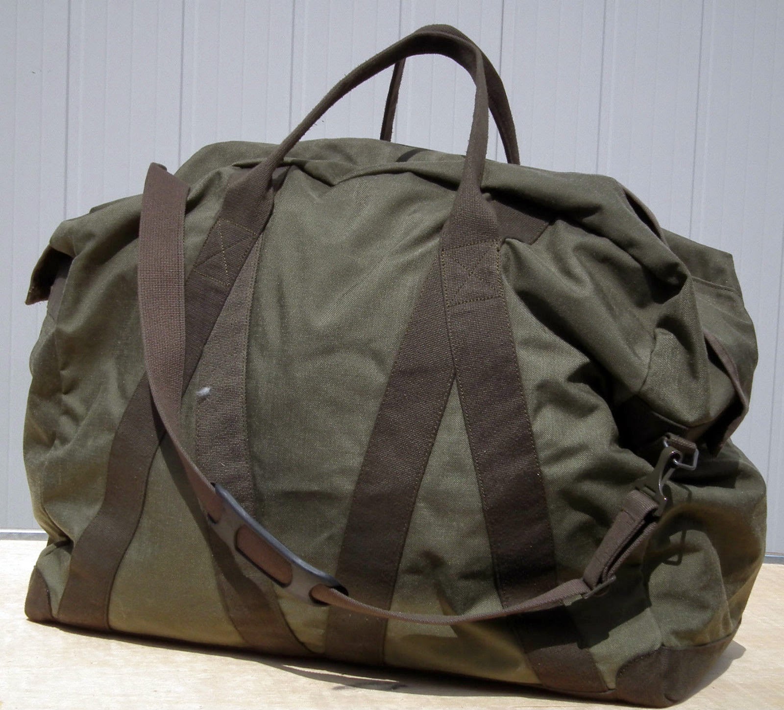bingbabel German Army Aviator Kit Bag