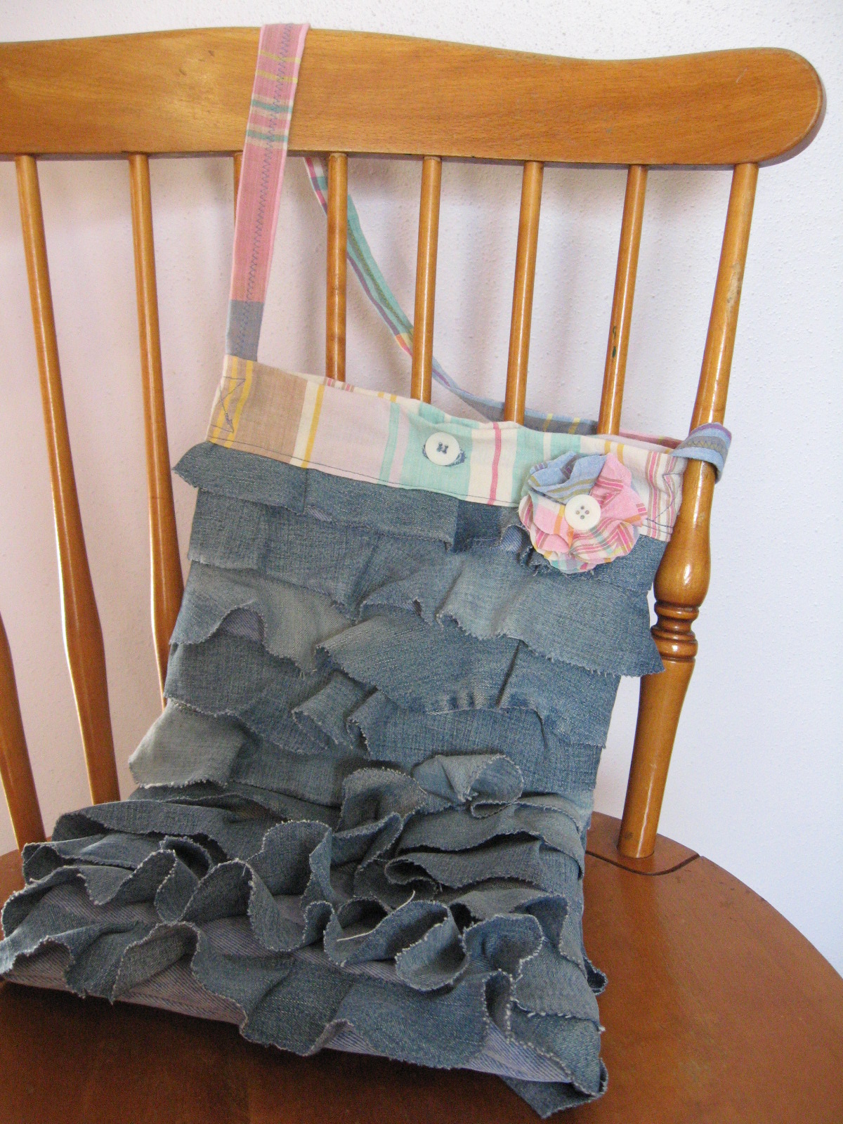 Proverbs 31 Living A Ruffled Denim Bag {Tutorial for Denim Days}