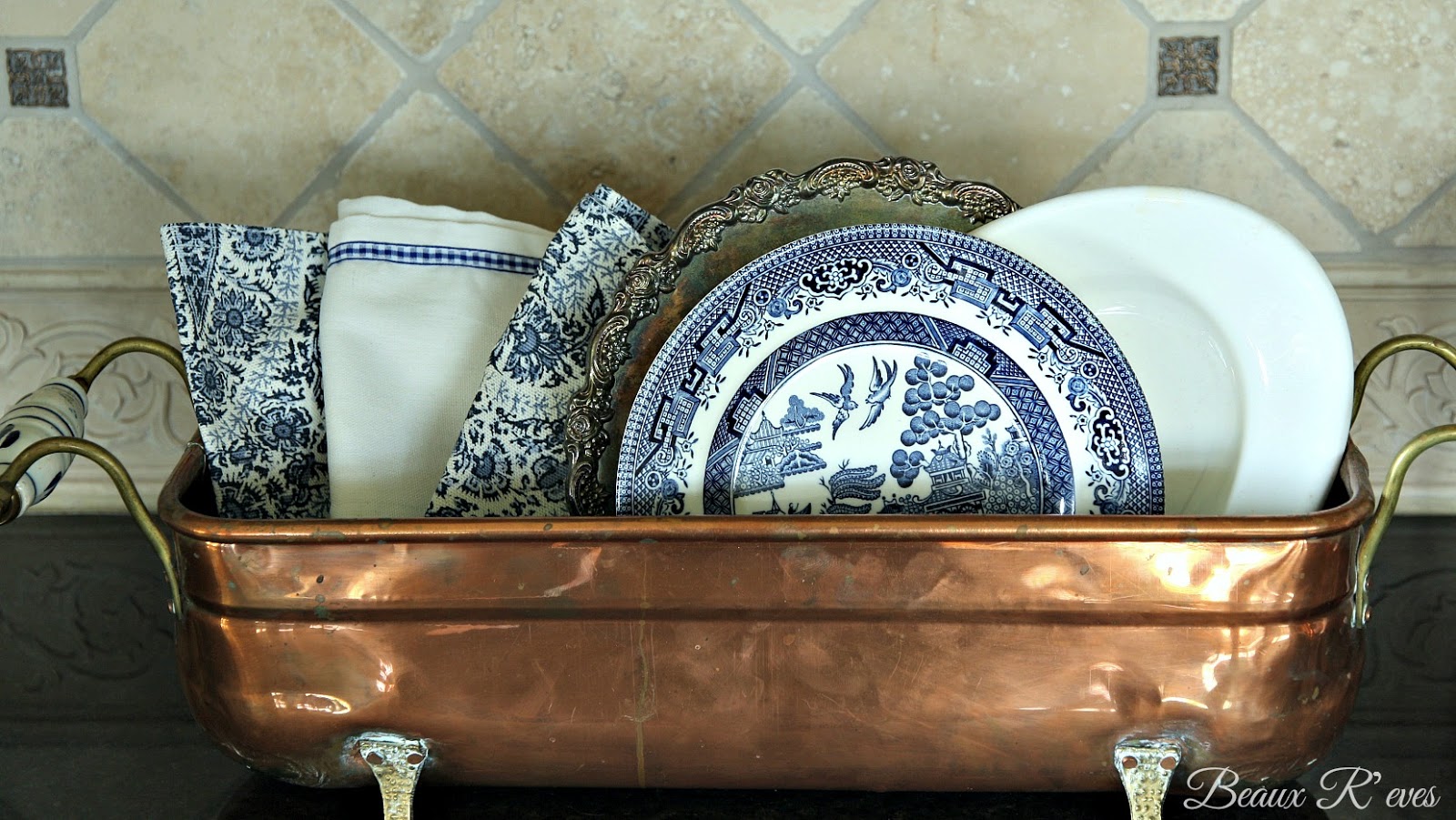 Beaux R'eves More Blue Willow in the Kitchen