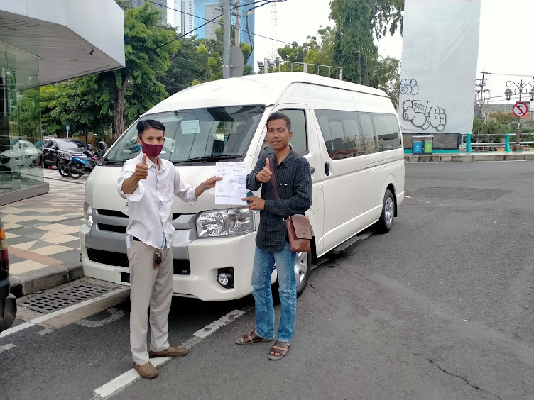 Saat serah terima mobil baru