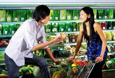 Bagi suami istri, kesetaraan bisa diwujudkan dengan saling berbagi