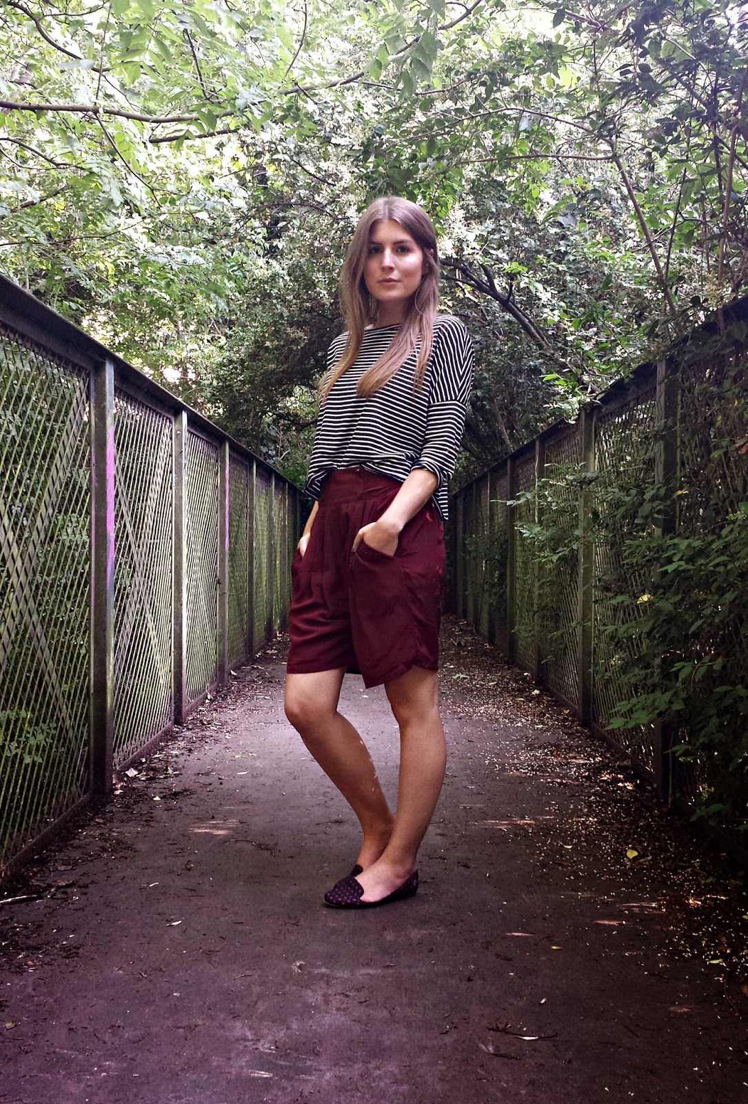 Outfit Burgundy shorts and breton top Style Trunk