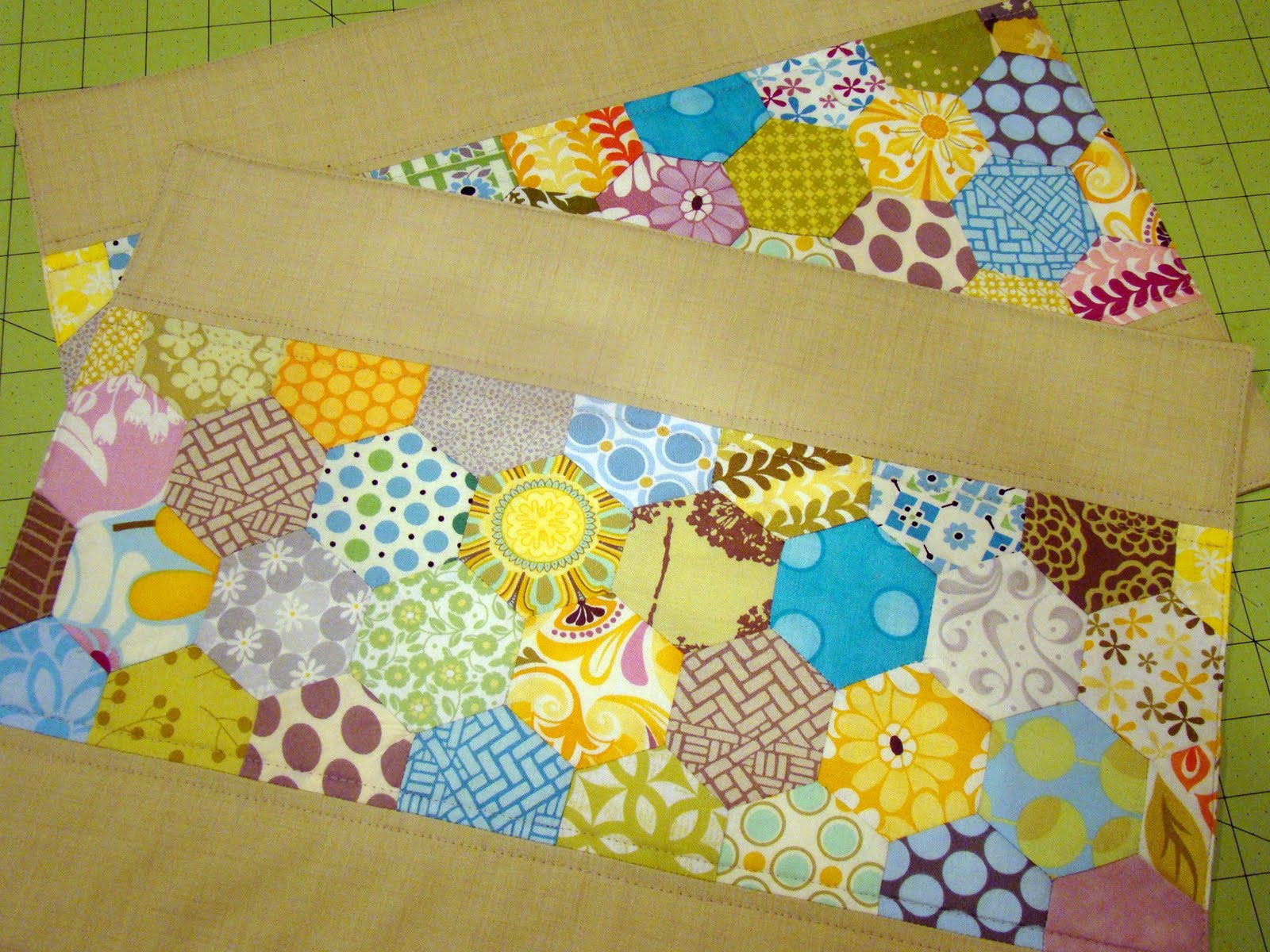 SewCraftyJess Accuquilt GO! Hexagons Placemat Tutorial