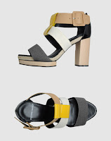 Κολεξιόν YOOX:πέδιλα με πλατφόρμα Pierre Hardy 429,00€.Βρέθηκε ο σχεδιαστής αλλά όχι το ίδιο σχέδιο παπούτσια. πέδιλα με πλατφόρμα Pierre Hardy 429,00€