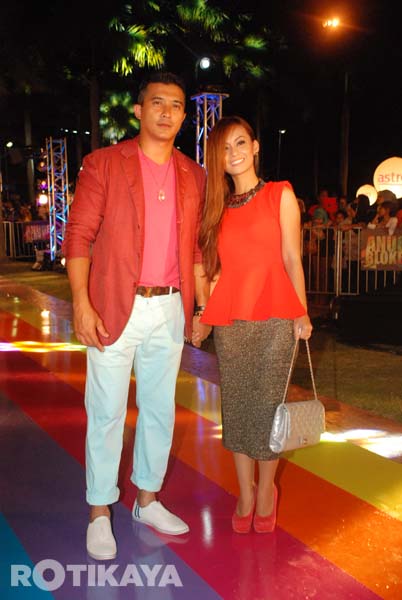 Artis+malaysia+tindik+lidah