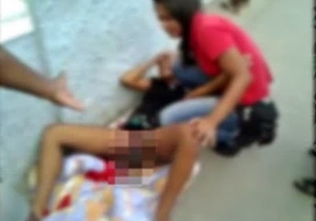 Jovem dá a luz na calçada da maternidade em Santo Amaro, Bahia Jovem dá a luz na calçada da maternidade em Santo Amaro, Bahia