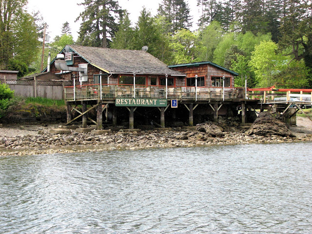 All's quiet on the Genoa Bay Cafe deck (2009-05-05)