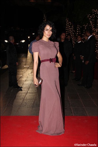 Kangana ranaut ina dolce and gabbana neutral color dress - (16) -  The beautiful babes of B-town in Gowns 