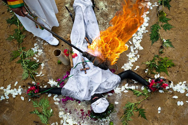 Exorcist, Ritual Mengusir Roh Jahat Di Kolombia [ www.BlogApaAja.com ]