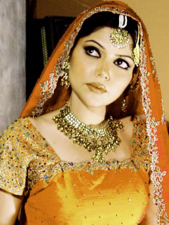 Pakistani Dulhan in Make up,Jewelry