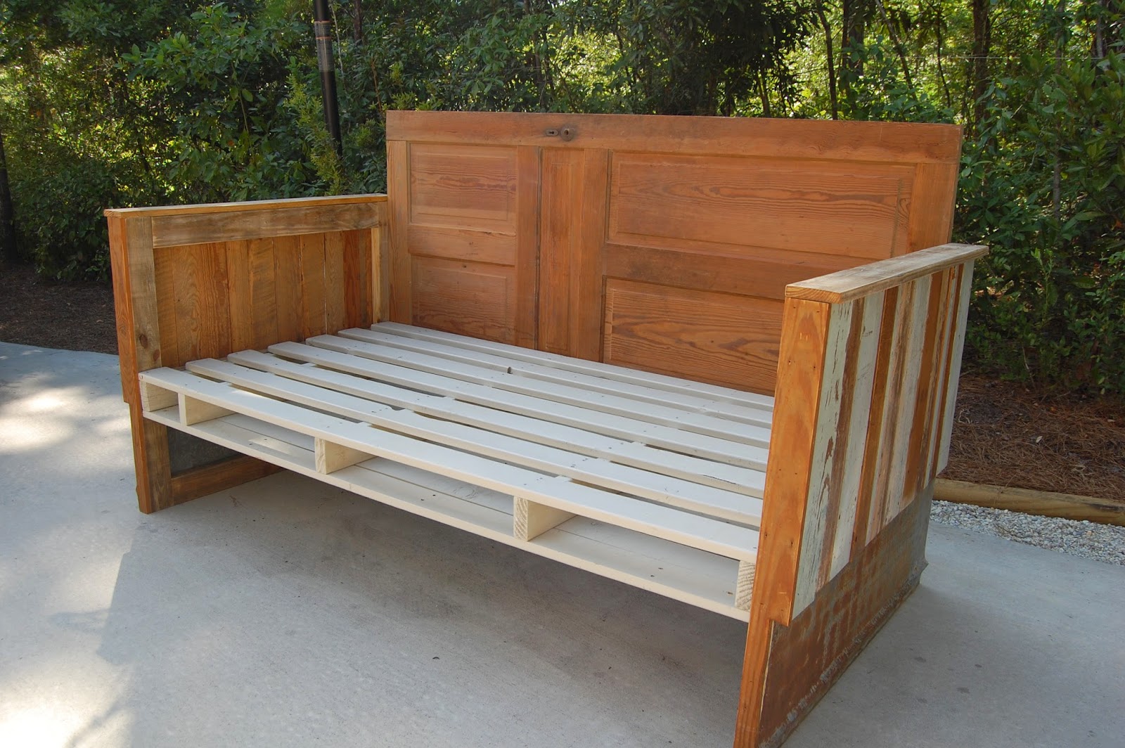 Antebellum 1862 How To Make a Reclaimed Wood Day Bed