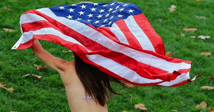 Female Streaker DELIGHTS Golfers At Presidents Cup 