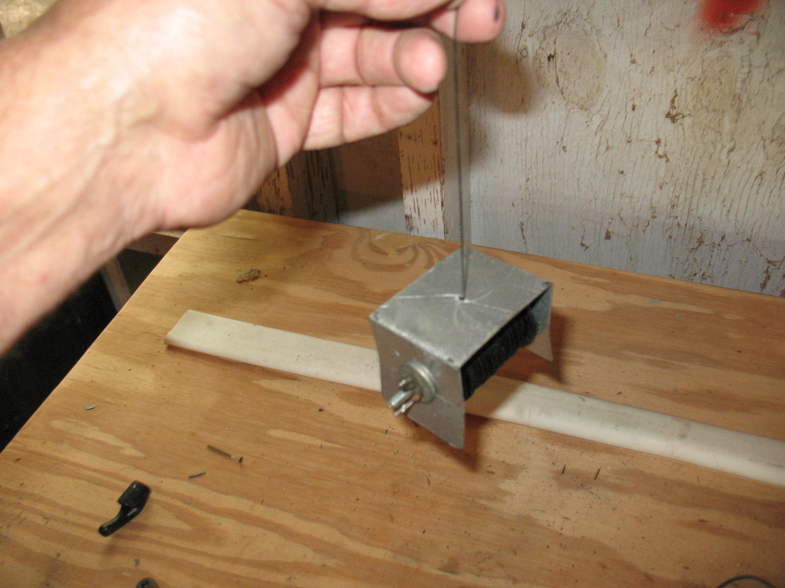 Sensible Survival Make a Continuous Loop Bowstring Part 1